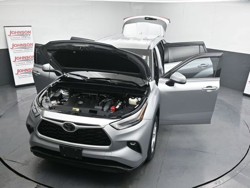 Used 2021 Toyota Highlander LE image 41