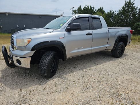 Used 2011 Toyota Tundra 4x4 Double Cab w/ Tow Pkg image 8