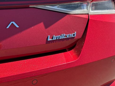 Used 2021 Hyundai Elantra Limited FWD image 13