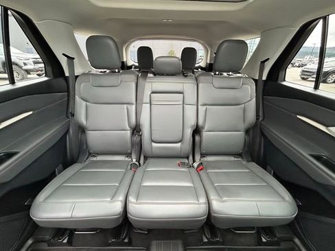 Used 2025 Ford Explorer Active w/ Active Comfort Package AWD/4WD image 36