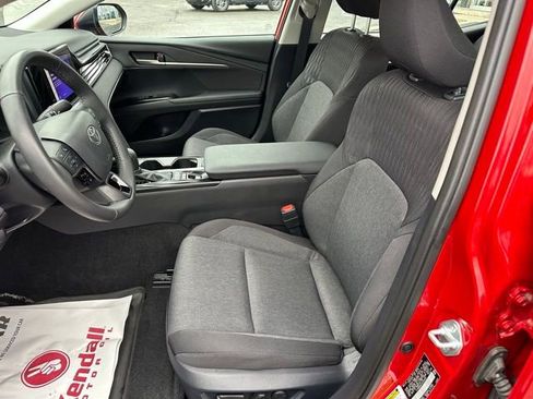 Used 2025 Toyota Camry LE w/ Convenience Package image 24