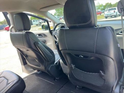 Certified 2023 Chrysler Pacifica Touring-L FWD image 36