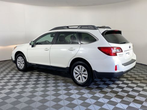 Used 2017 Subaru Outback 2.5i Premium image 3