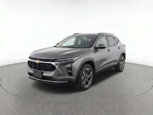Used 2026 Chevrolet Trax LT FWD image 1