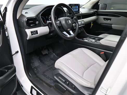 Used 2024 Honda Pilot EX-L image 2