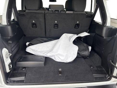 Used 2025 Jeep Wrangler Unlimited Sahara image 11