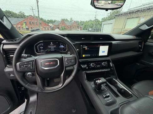 Used 2024 GMC Sierra 1500 AT4 w/ Technology Package AWD/4WD image 18