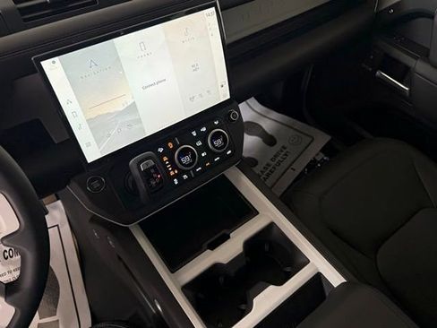 New 2026 Land Rover Defender 110 X-Dynamic SE image 38