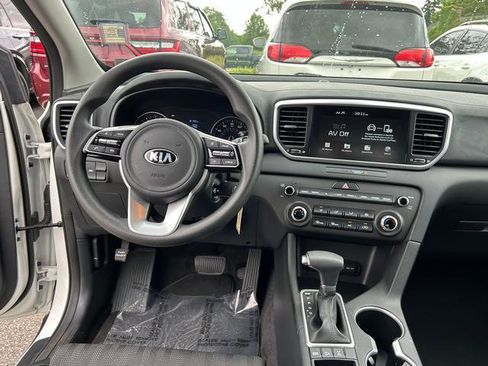 Used 2022 Kia Sportage LX image 17