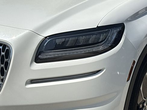 Used 2021 Lincoln Nautilus Reserve AWD/4WD image 6