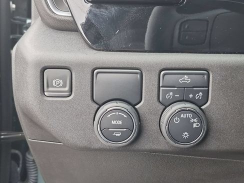 Used 2025 Chevrolet Silverado 1500 LT w/ Convenience Package II RWD image 18