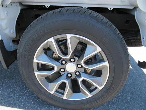 Used 2024 Chevrolet Silverado 1500 LT AWD/4WD image 8