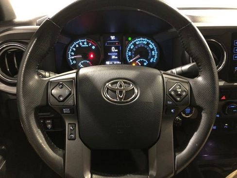 Used 2017 Toyota Tacoma TRD Off-Road image 16