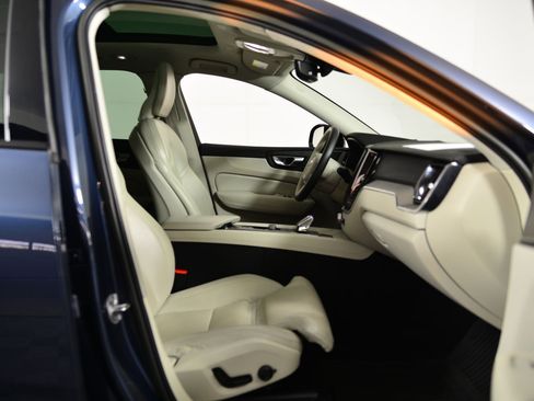 Used 2023 Volvo XC60 B5 Ultimate w/ Climate Package image 18