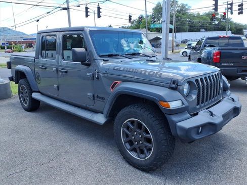 Used 2020 Jeep Gladiator Sport w/ Quick Order Package 24S AWD/4WD image 2