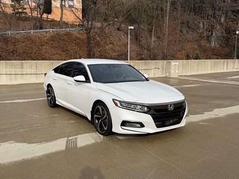 Used 2019 Honda Accord Sport image 3