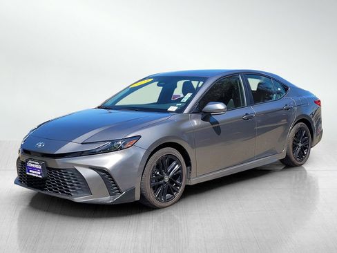 Used 2025 Toyota Camry SE image 8