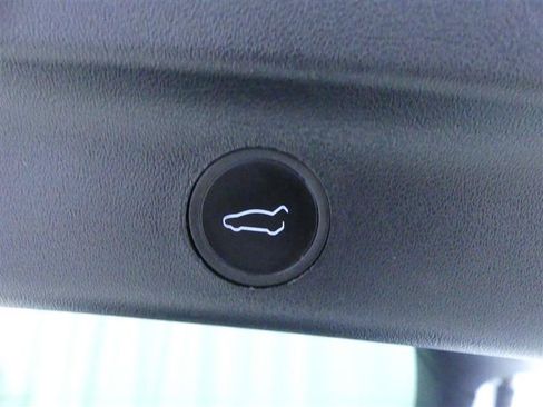 Used 2023 Tesla Model Y Long Range AWD/4WD image 30