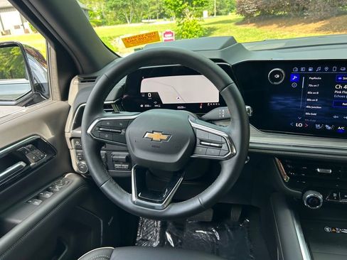 Used 2025 Chevrolet Tahoe Premier AWD/4WD image 32
