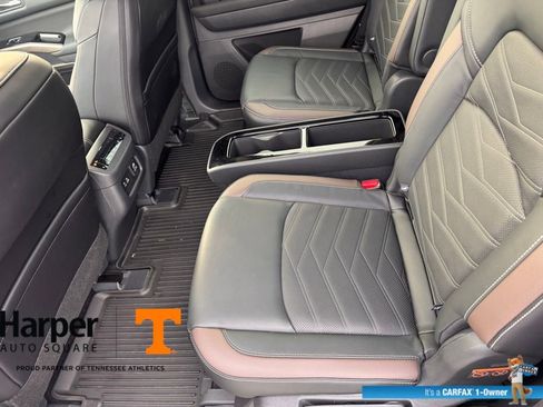 Used 2024 Nissan Pathfinder Platinum image 10