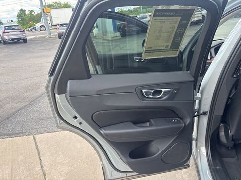 Certified 2024 Volvo XC60 B5 Plus AWD/4WD image 30