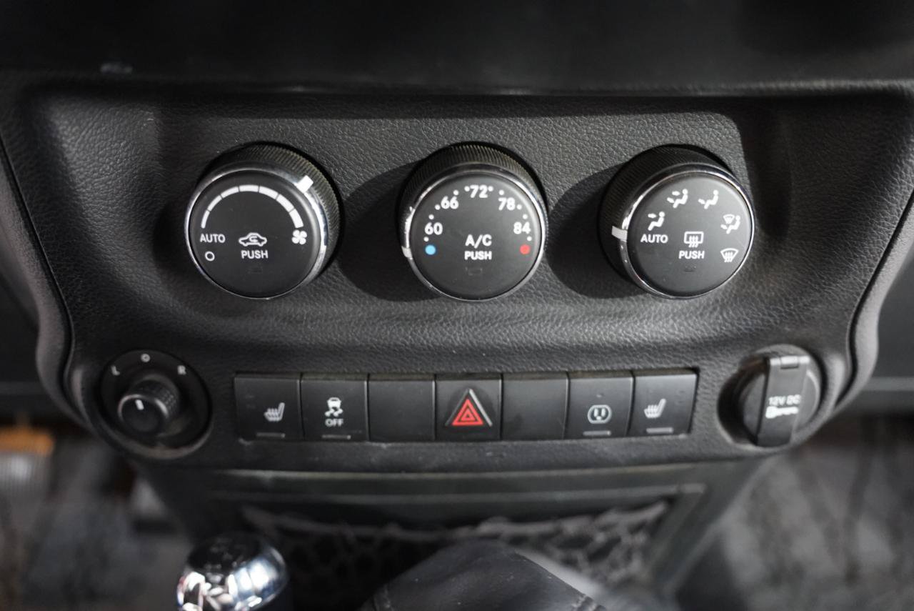Used 2017 Jeep Wrangler Unlimited Sahara w/ Dual Top Group AWD/4WD image 25