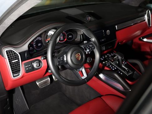 Used 2022 Porsche Cayenne Turbo image 47