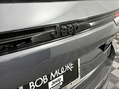 New 2025 Jeep Grand Cherokee Altitude image 9