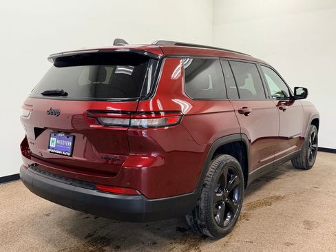 Used 2023 Jeep Grand Cherokee L Limited w/ Black Appearance Package AWD/4WD image 8