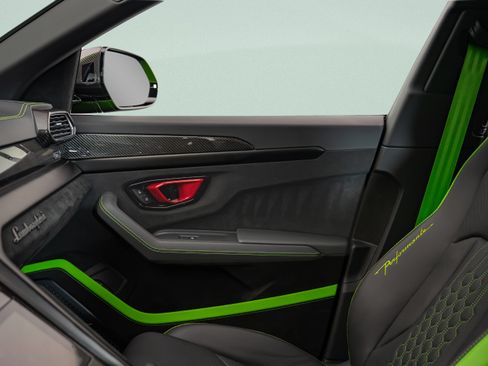 Used 2024 Lamborghini Urus Performante AWD/4WD image 22
