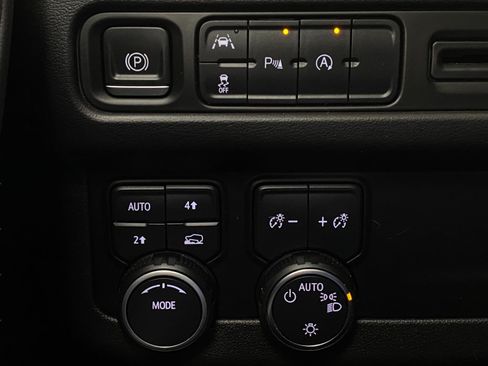Used 2023 Chevrolet Suburban RST AWD/4WD image 15