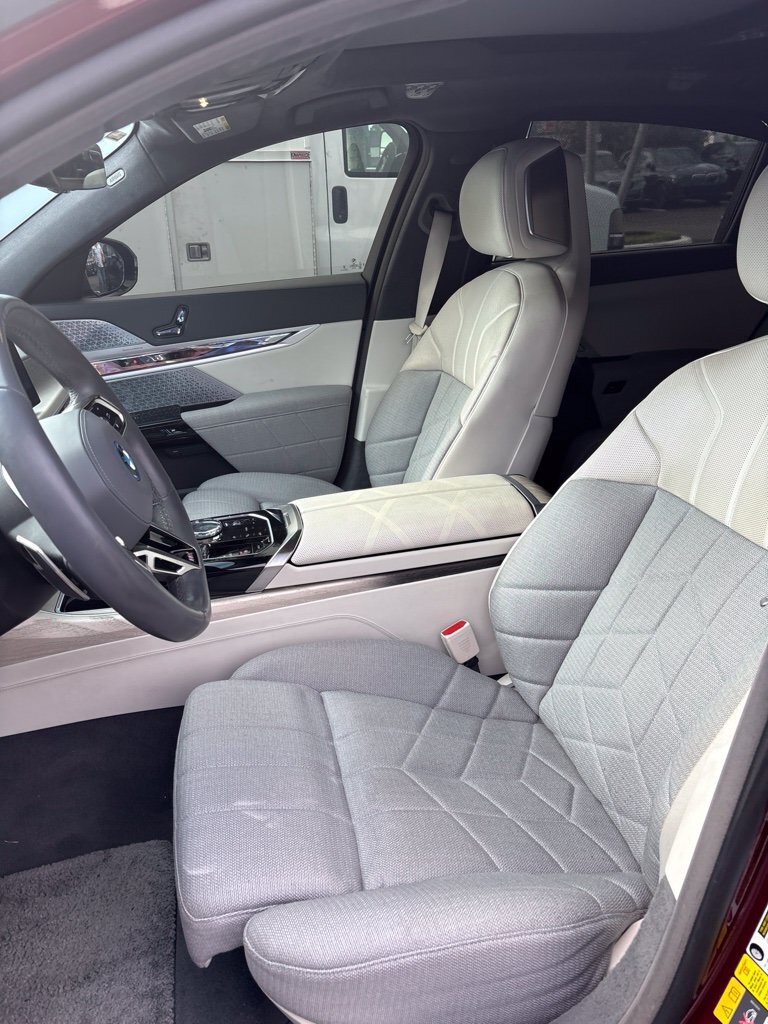 Certified 2023 BMW i7 xDrive60 AWD/4WD image 4