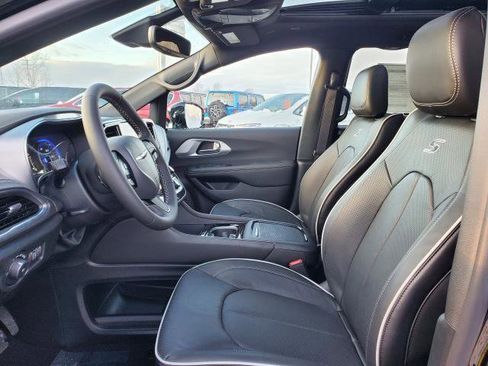 New 2026 Chrysler Pacifica Limited w/ S Appearance Package image 5