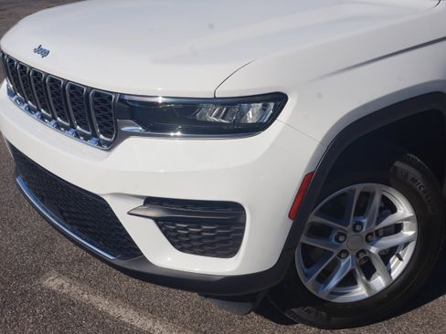 Used 2023 Jeep Grand Cherokee Laredo w/ Luxury Tech Group I image 13