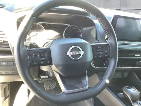 Used 2025 Nissan Rogue SV image 9