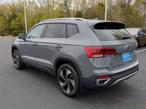 New 2024 Volkswagen Taos SE image 3