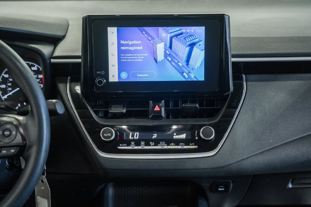 Used 2025 Toyota Corolla LE FWD image 17