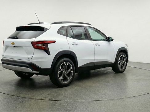 Used 2025 Chevrolet Trax LT image 9