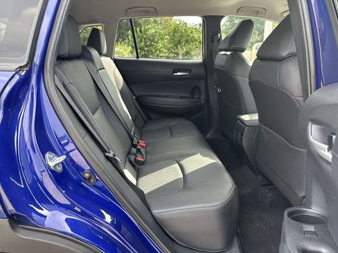 Used 2025 Toyota Corolla Cross XLE FWD image 27