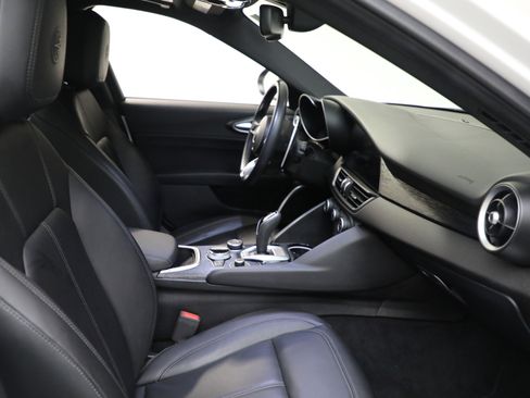 Used 2022 Alfa Romeo Giulia Sprint image 16