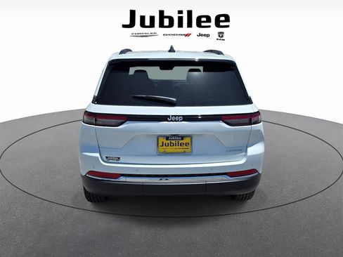 New 2026 Jeep Grand Cherokee Laredo X RWD image 3