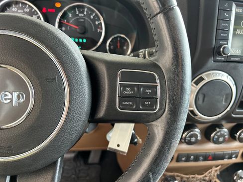 Used 2015 Jeep Wrangler Unlimited Sahara AWD/4WD image 19