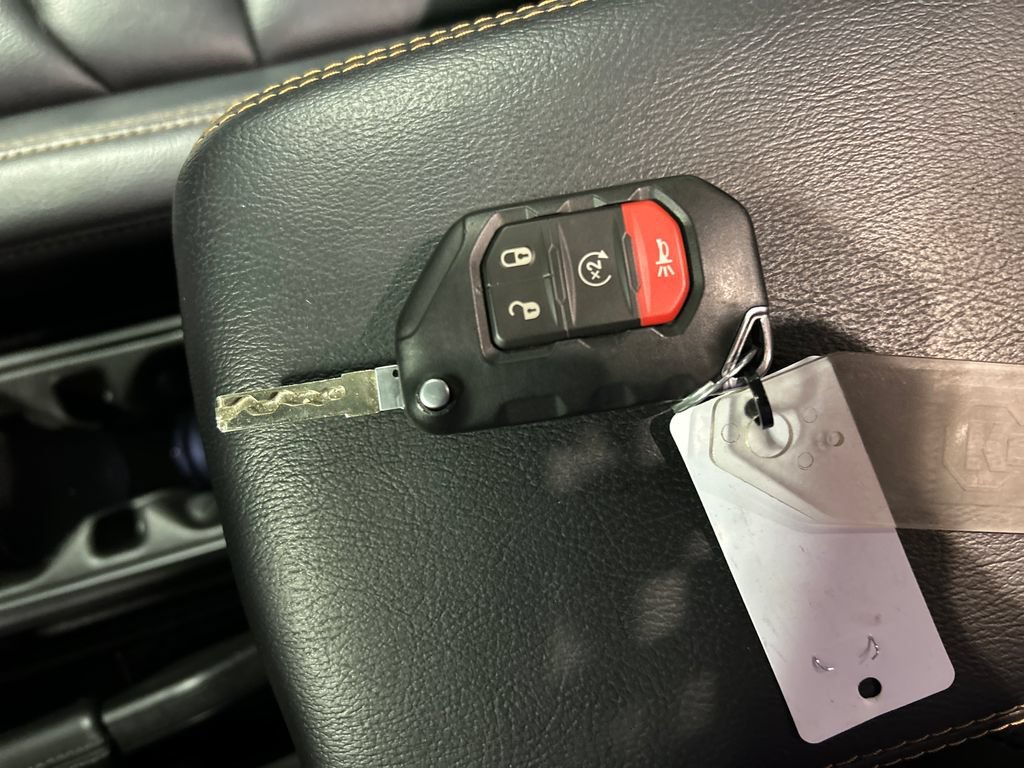 Used 2025 Jeep Wrangler Unlimited Sahara AWD/4WD image 22