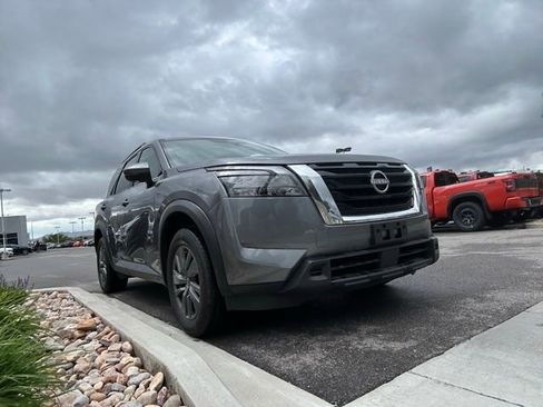 Certified 2024 Nissan Pathfinder SV AWD/4WD image 3