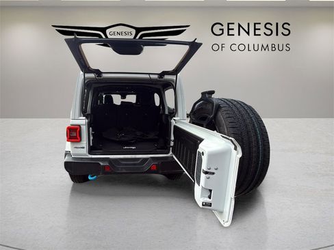Used 2024 Jeep Wrangler Unlimited Sahara AWD/4WD image 9