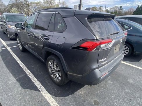 Used 2021 Toyota RAV4 XLE Premium image 4