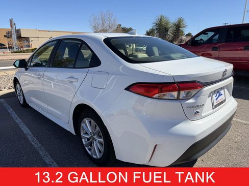 Used 2023 Toyota Corolla LE image 3