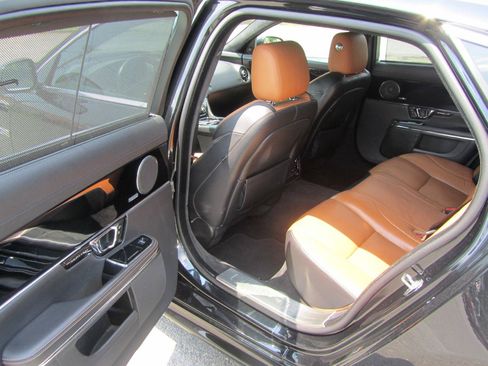 Used 2014 Jaguar XJ R LWB RWD image 20