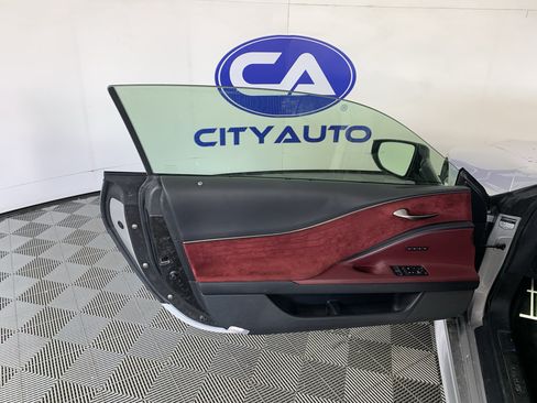 Used 2018 Lexus LC 500 Coupe w/ Sport Package RWD image 14