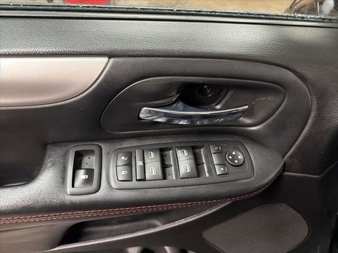 Used 2017 Dodge Grand Caravan GT image 25